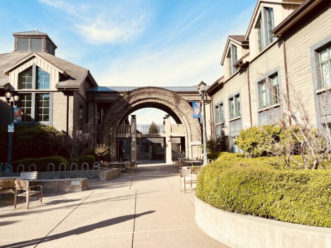 UC カリフォルニア大学バークレー校キャンパス内見学ガイドツアー